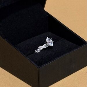 Elegant white gold diamond engagement ring